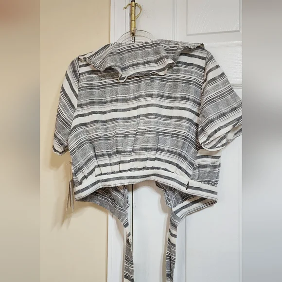 Striped Black and White Women's Top - Picture 3 of 6